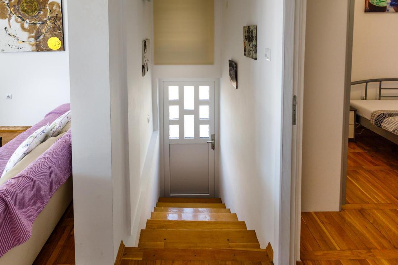 Apartment Iris & Elena Pinezići Eksteriør bilde