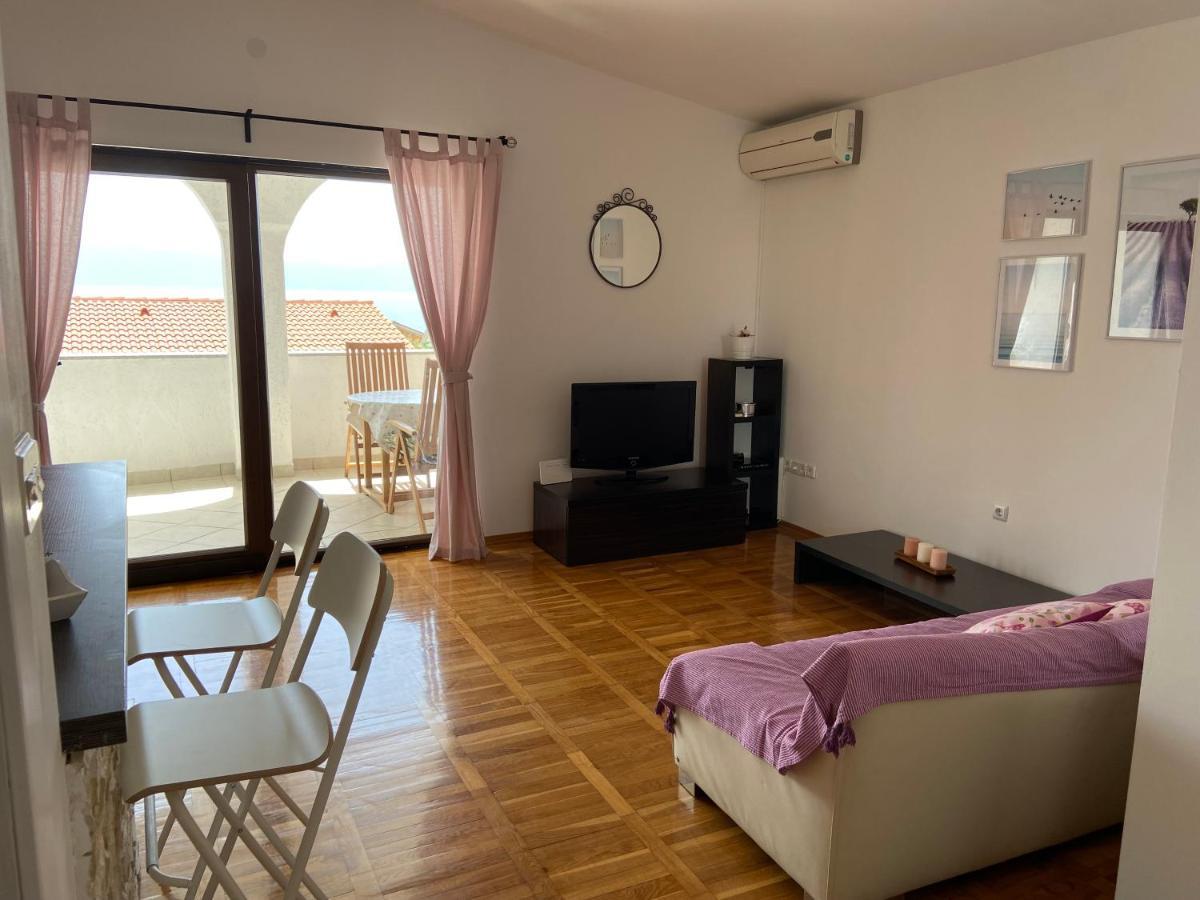 Apartment Iris & Elena Pinezići Eksteriør bilde