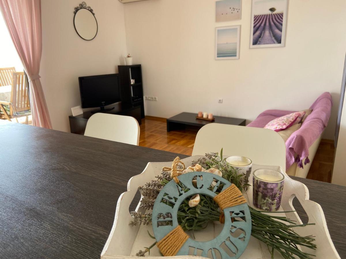 Apartment Iris & Elena Pinezići Eksteriør bilde
